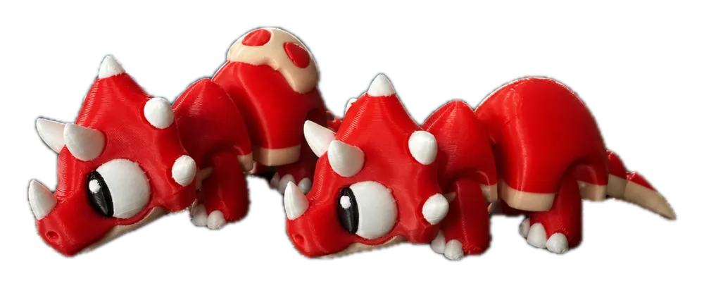 Triceratops duo: twee rode 3D-geprinte dino's met drie hoorns en grote ogen
