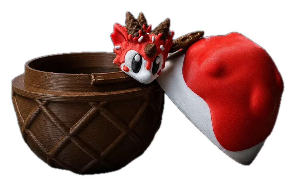 Zoete verleiding draak met ei in wit, rood en chocoladebruin met afneembare bovenkant